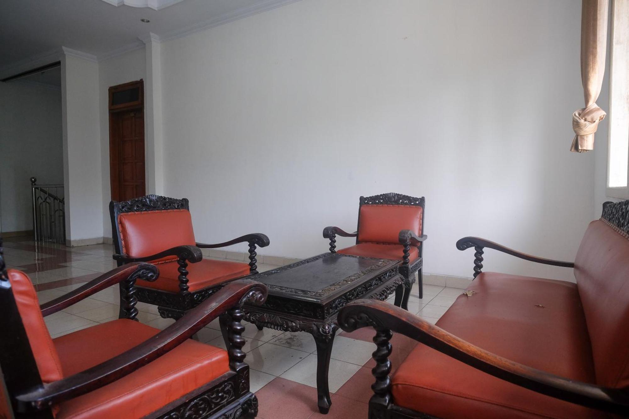 Urbanview Hotel Pondok Anggun Yogyakarta By Reddoorz Maguwo Exterior photo