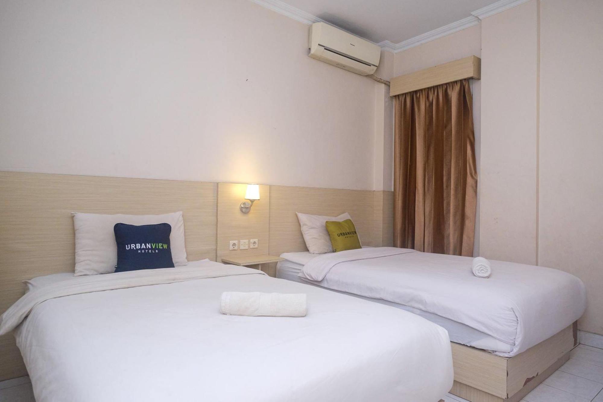 Urbanview Hotel Pondok Anggun Yogyakarta By Reddoorz Maguwo Exterior photo