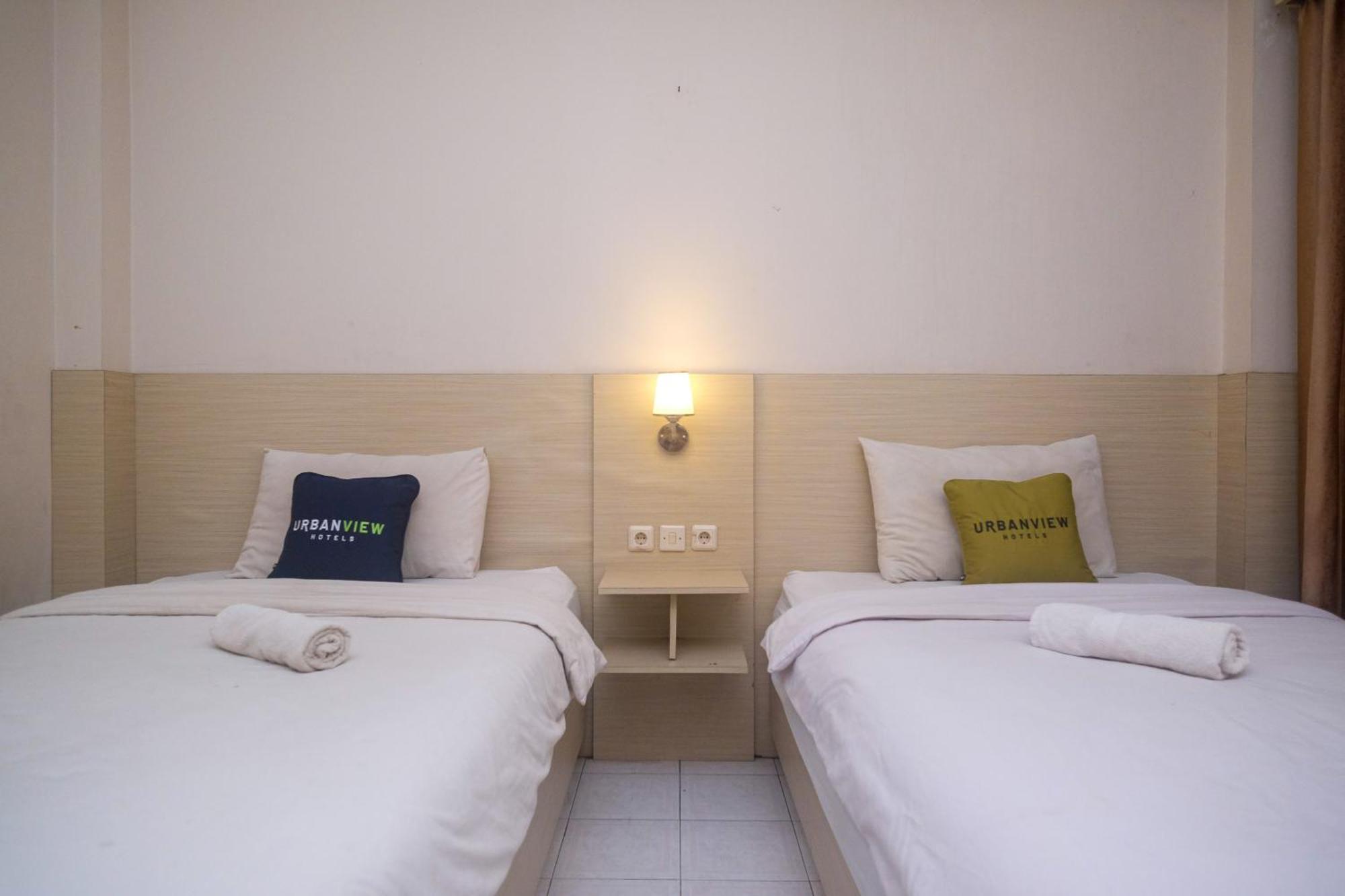 Urbanview Hotel Pondok Anggun Yogyakarta By Reddoorz Maguwo Exterior photo