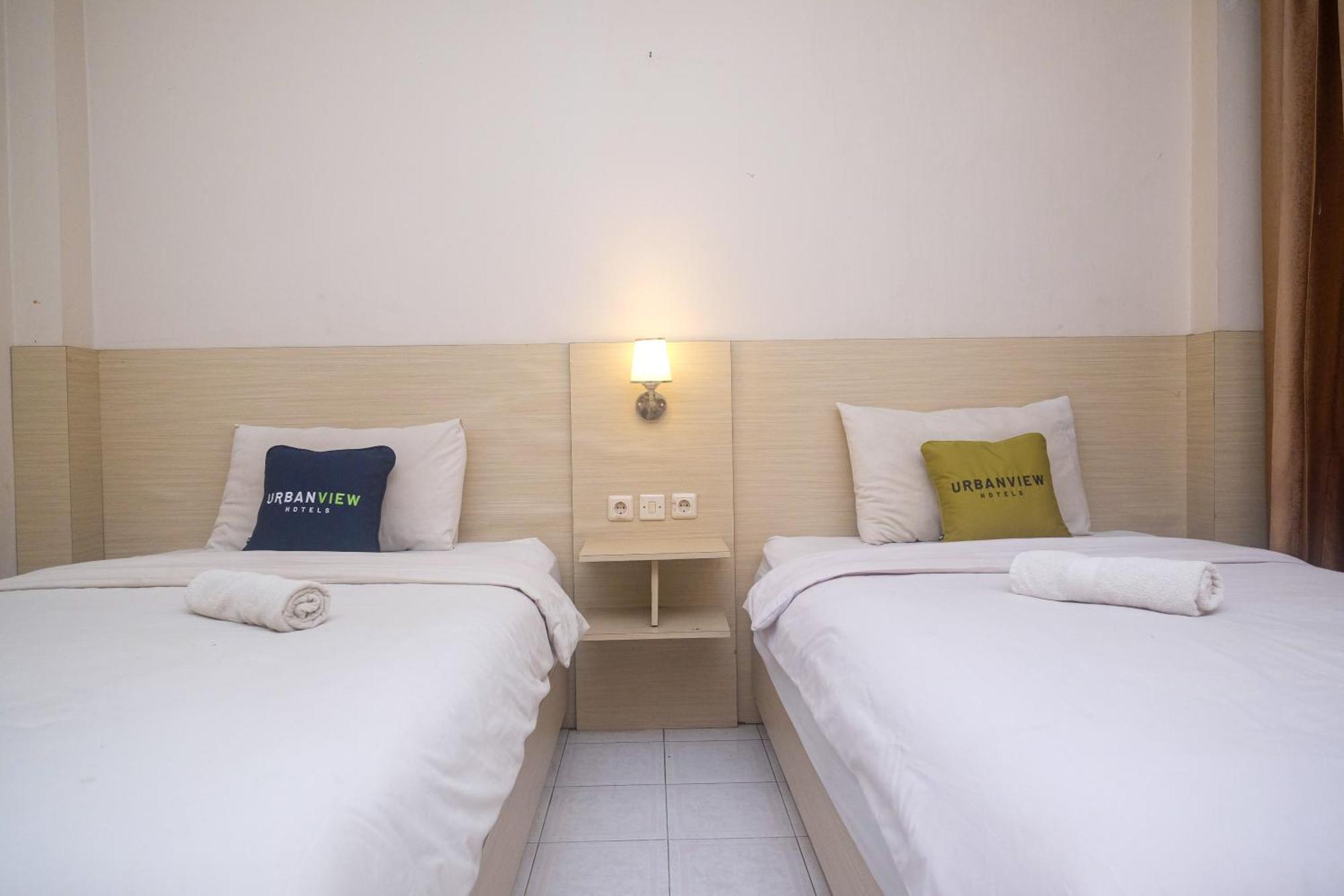 Urbanview Hotel Pondok Anggun Yogyakarta By Reddoorz Maguwo Exterior photo