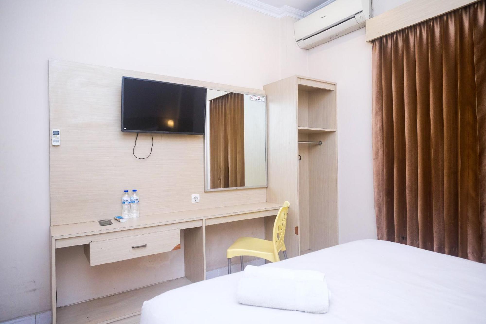 Urbanview Hotel Pondok Anggun Yogyakarta By Reddoorz Maguwo Exterior photo